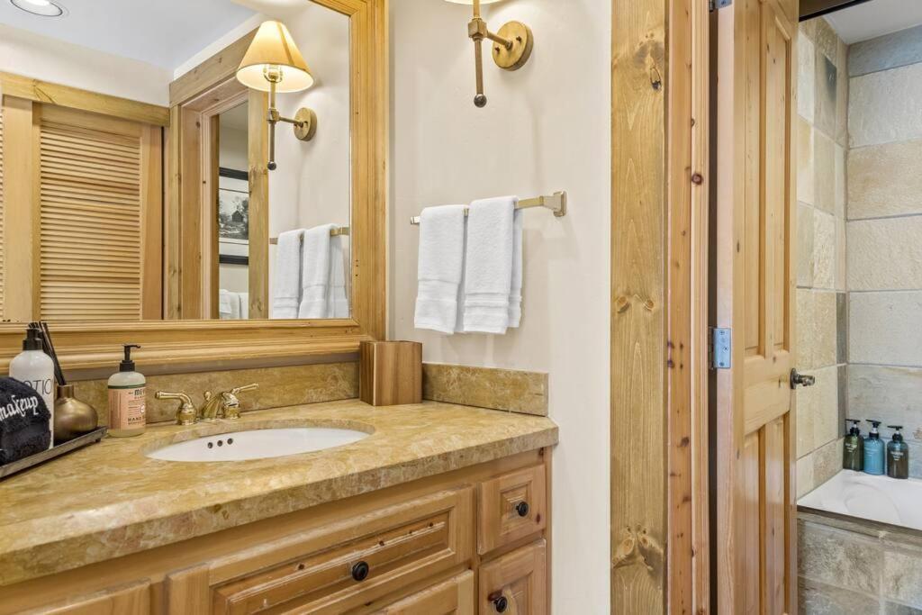 Blue Collar Boutique: Affordable Adventure Aparthotel Telluride Exterior foto